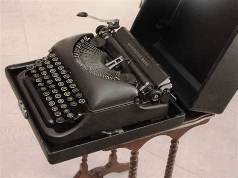 Yazı makinesi yazar